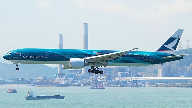 国泰航空780南海上空失去动力,332人命悬一线,原因竟是燃油进水
