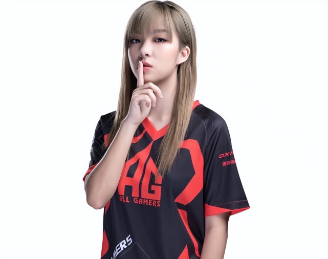 而其中ag电子竞技俱乐部穿越火线项目选手小k(刘佳),则是cf联赛中唯一