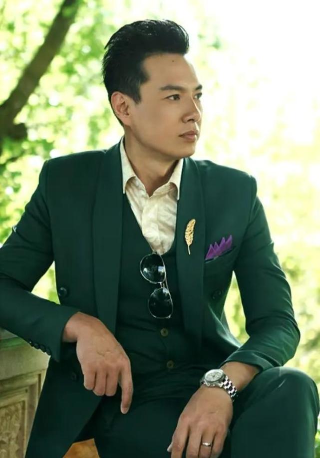 演员朱铁:出道22年不红,结婚11年零绯闻,今三世同堂成赢家