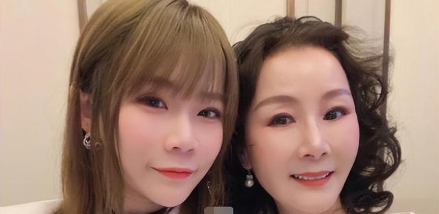 雪瑞姑姑"徐石萍":58岁孤身赴加留学,花甲之年将生活过成诗歌