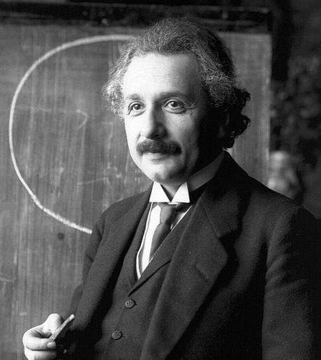 爱因斯坦是人类史上伟大的科学家,在很多领域都取得了伟大的成就,那么