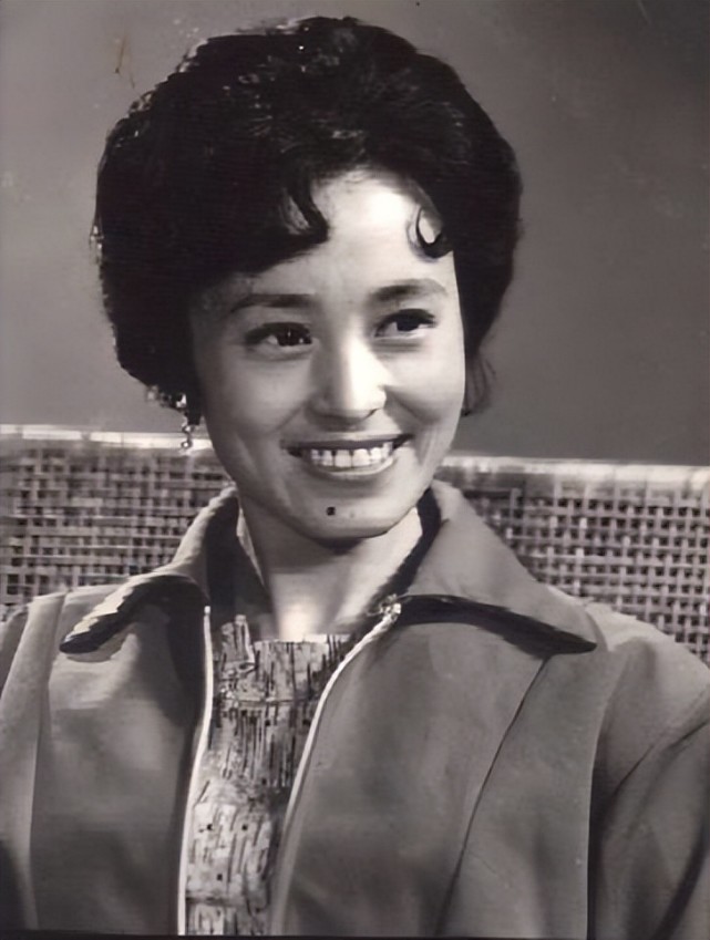 凭《回娘家》走红的朱明瑛,人到中年出国求学,71岁单身也无憾