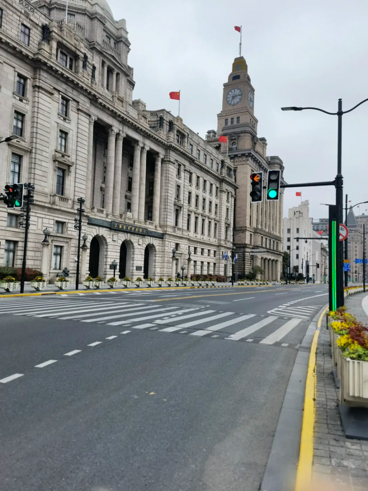 3月31日疫情下的上海外滩显得格外凄凉