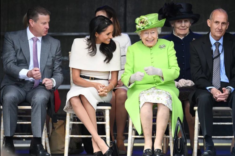 认识下英女王、肯豆重要时刻会穿的“迷信色”——网球绿！
