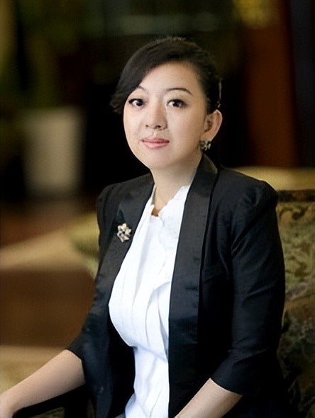 陈丹霞:9个月创收10亿,上市后一天蒸发13亿|超威|陈丹霞|立白集团