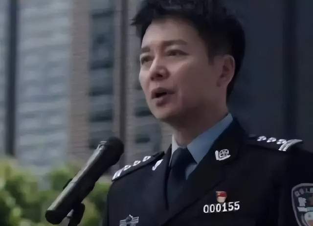 虽然在两部剧中都是演警察,但刘奕君呈现出来的表演却有着很大的不同.