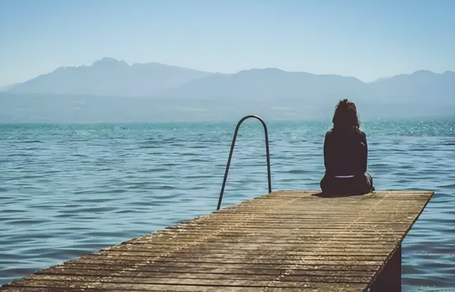 人到中年,那些独来独往的人,才是真的清醒