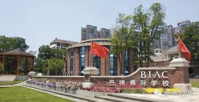 学校位于成都市新都区北新干线毗河畔,占地80亩,建筑面积约2.