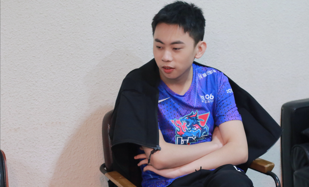 lng阿乐疑似心态爆炸,清空微博动态头像变黑_腾讯新闻