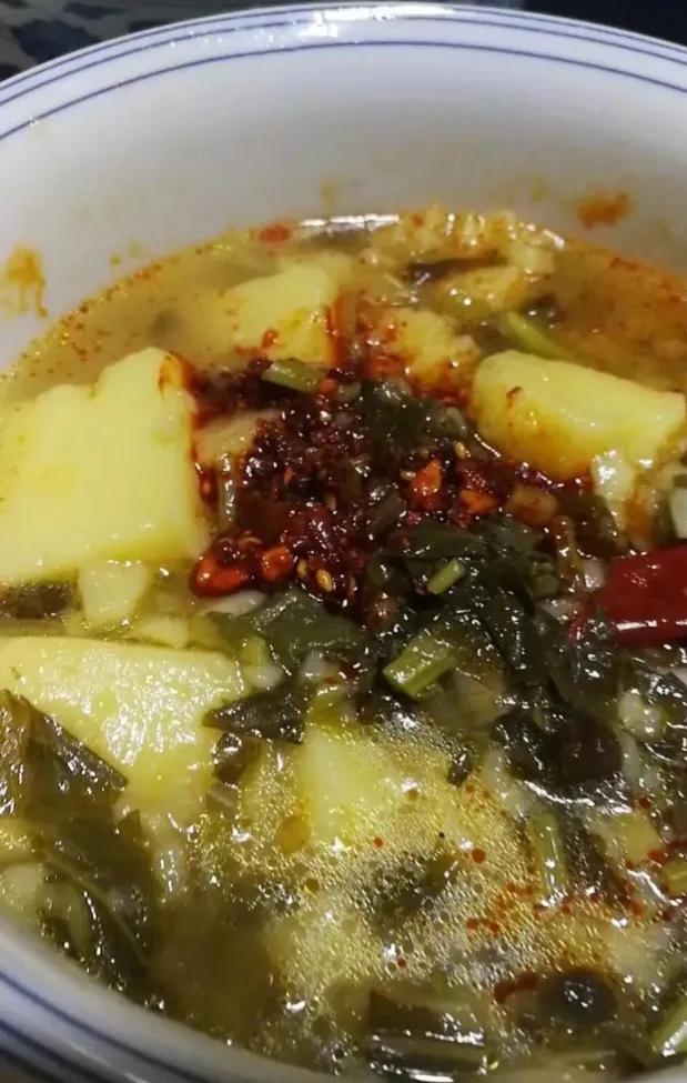 陕西有种美食叫"搅团",也叫"水围城"