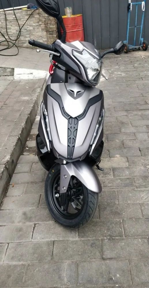 摩托車城市穿插利器豪爵usr125