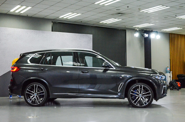 国产宝马x5售价60.5万起 轴距加长130mm