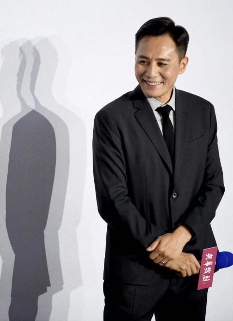 刘烨为了《悲惨世界》时隔12年再登舞台,妻子安娜担任制作人_腾讯新闻