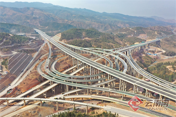 云南省在建最大高速公路枢纽立交开通运营