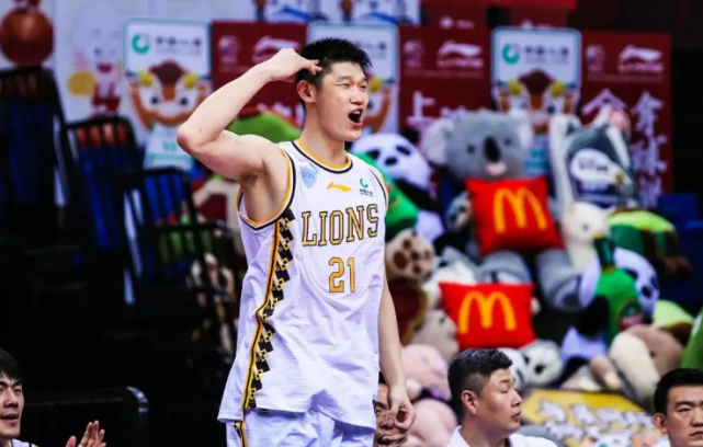 胡金秋!苦难中成长起来的mvp,因经济问题放弃清华附中,选择广厦