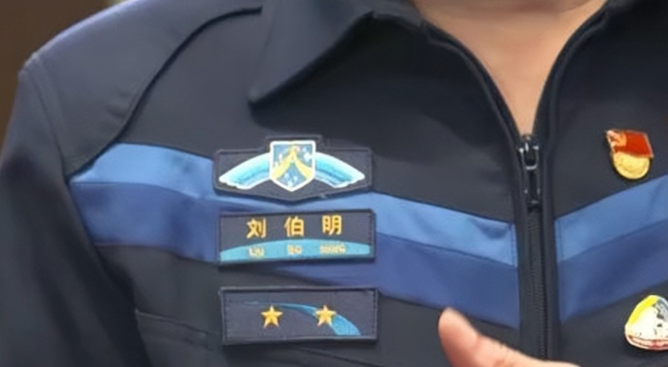 我军航天员翟志刚和战友归队后,常服将会多颗"星"_腾讯新闻