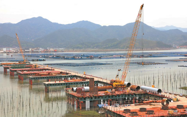 宁上高速公路霞浦至福安段盐田港特大桥项目加紧施工