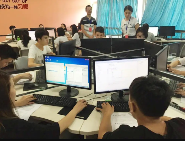 大学毕业才看出来 文科生 和 理科生 有差距 不止是一点点 毕业 文科生 高考 文科 理科 大学