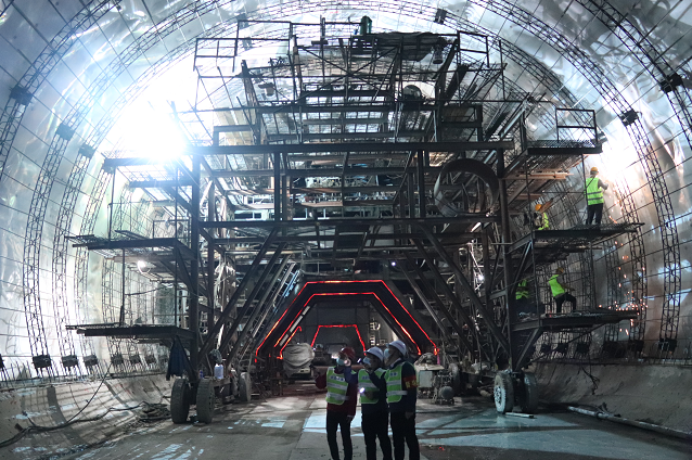 南玉高铁全线最长隧道贯通