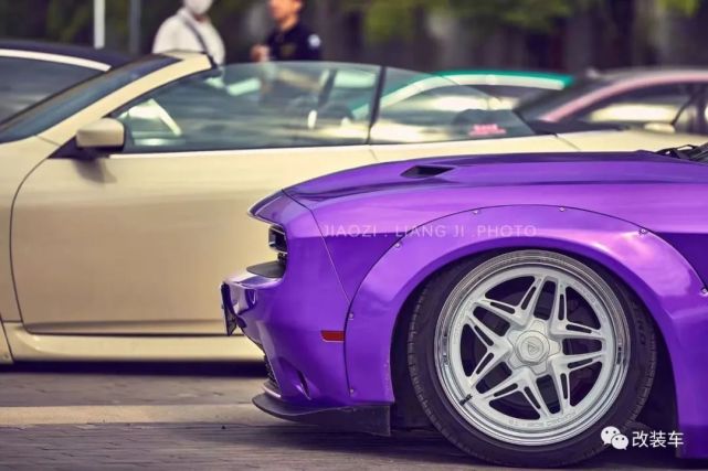 气动 Lb宽体上身的道奇挑战者 开着肌肉车说 开不快不如玩姿态 道奇挑战者 肌肉车 挑战者 轮毂 改装