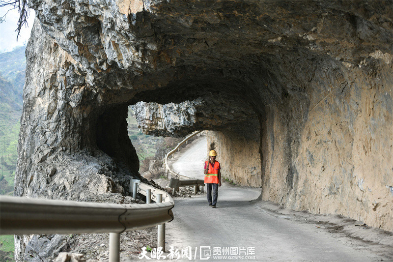 贵州赫章人间奇迹悬崖公路