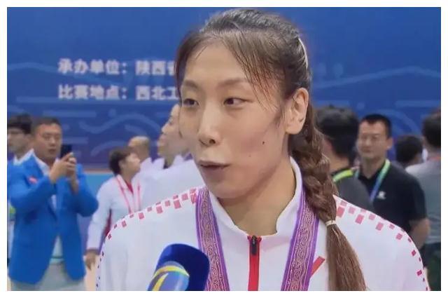 天津女排杨艺韩玥甜蜜互动!两人均到退役边缘,新周期恐成座上宾