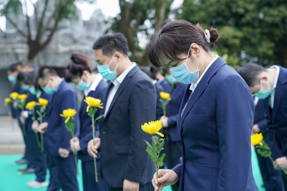 自治区烈士陵园南宁佛子岭公墓举办 2022年清明节集体代祭扫公益活动