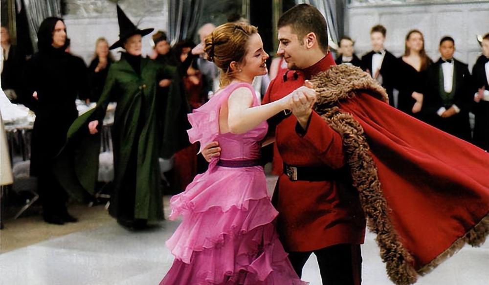 曾与赫敏谈恋爱哈利波特粗旷平头小帅哥长大后男人味爆表