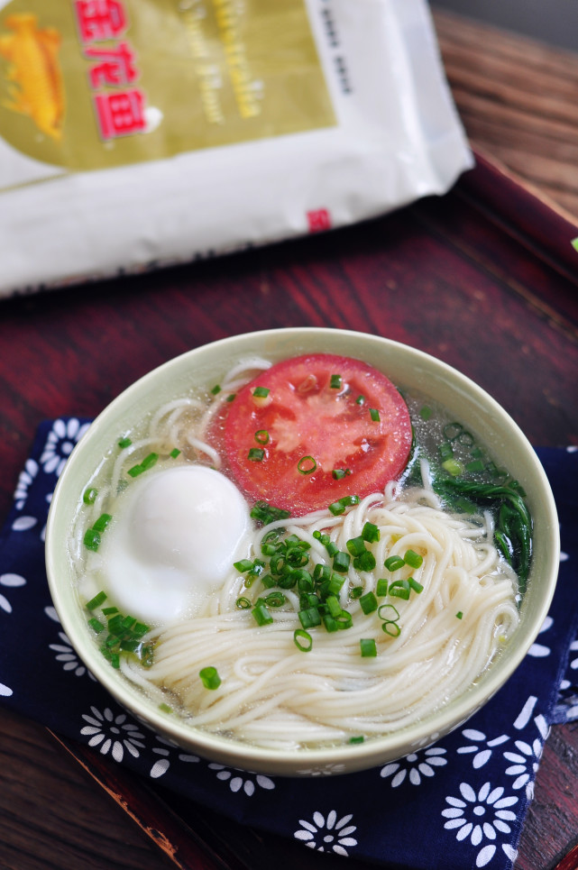 清淡的面条也能吃出幸福感,早上来一碗,暖心一整天