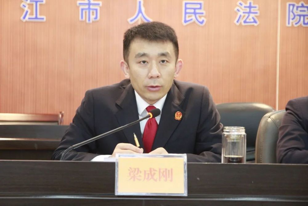 会上,党组成员,市纪委监委派驻市法院纪检监察组组长曾爱民就2022年