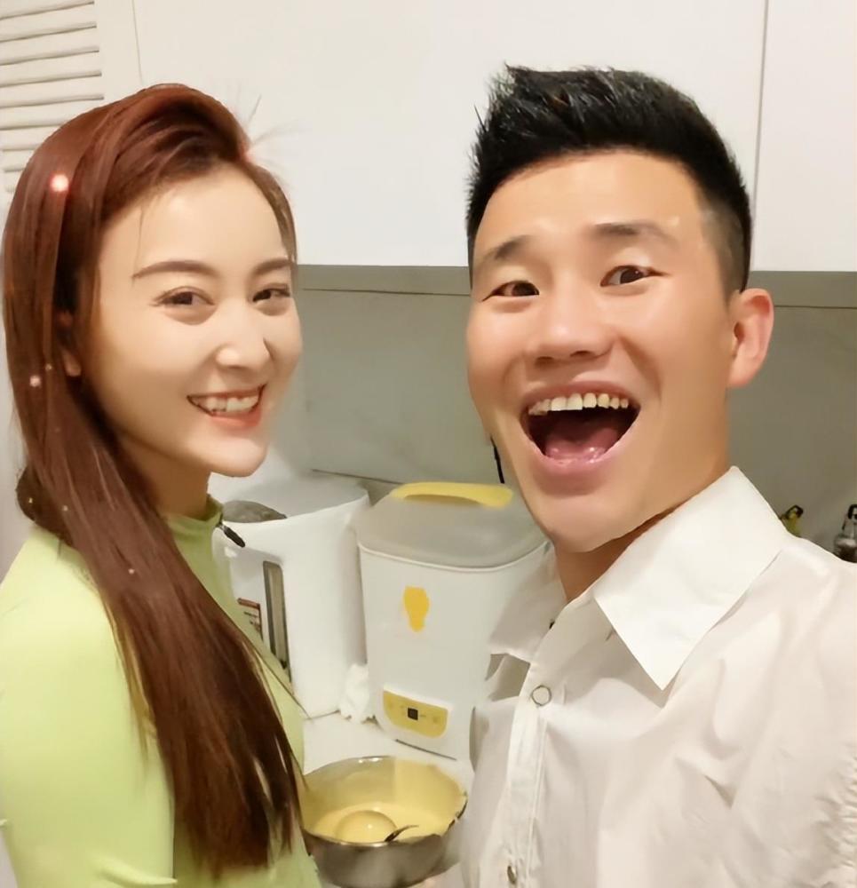 嘎子哥谢孟伟晒2亿大豪宅与妻子秀恩爱网友明星赚钱真容易