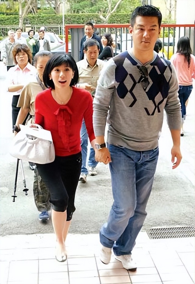 孙志浩为争孩子抚养权与前妻贾静雯闹官司现再婚一家幸福