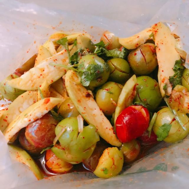 遇到这种碱性水果别错过,现在才2块钱一斤,酸脆开胃好吃过瘾!