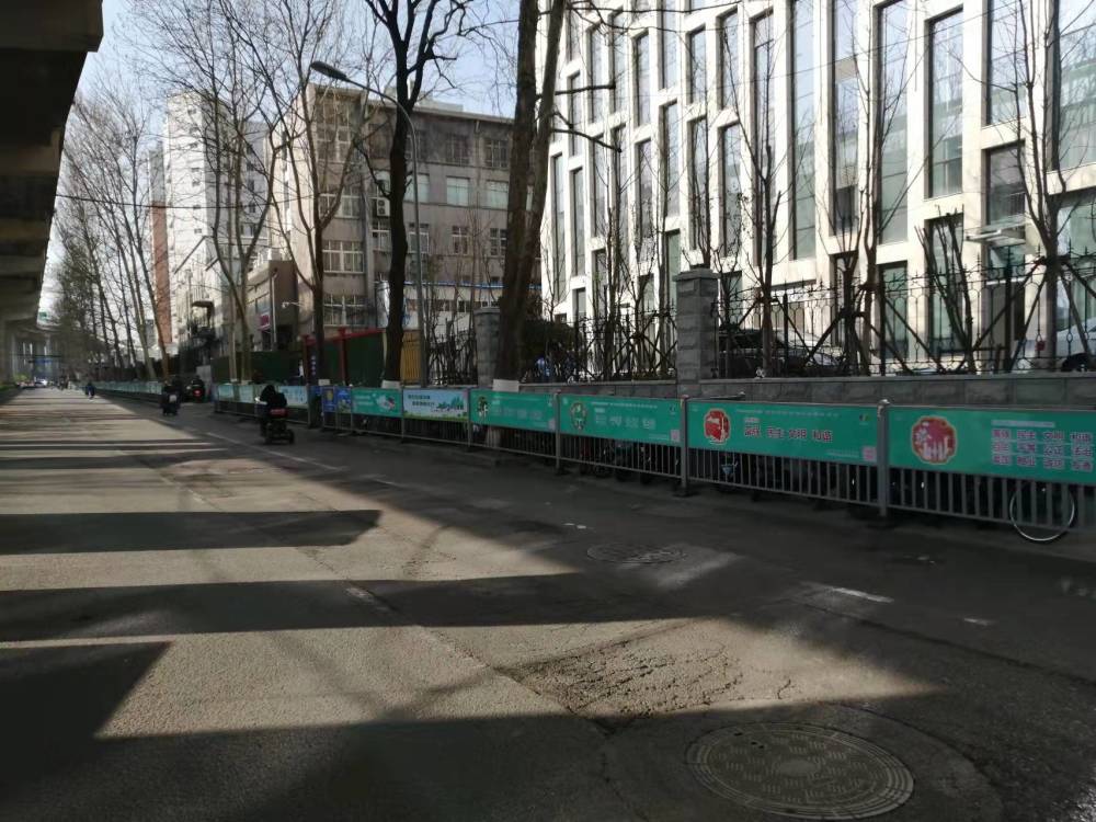 济南市市中区泺源街道门前五包破解非机动车停放难