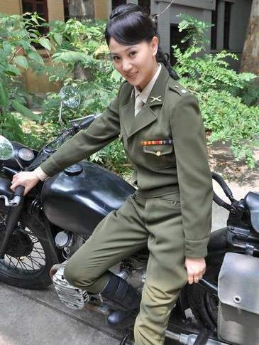 她被吴京带红,换掉军装美出天际,网友:身材真棒_腾讯新闻