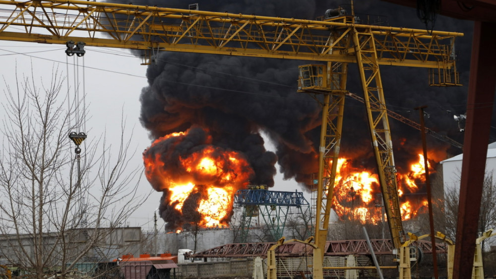 俄媒：俄境内别尔哥罗德州油库遭乌军袭击，暂无人员死亡星球版七年级地理下册知识点