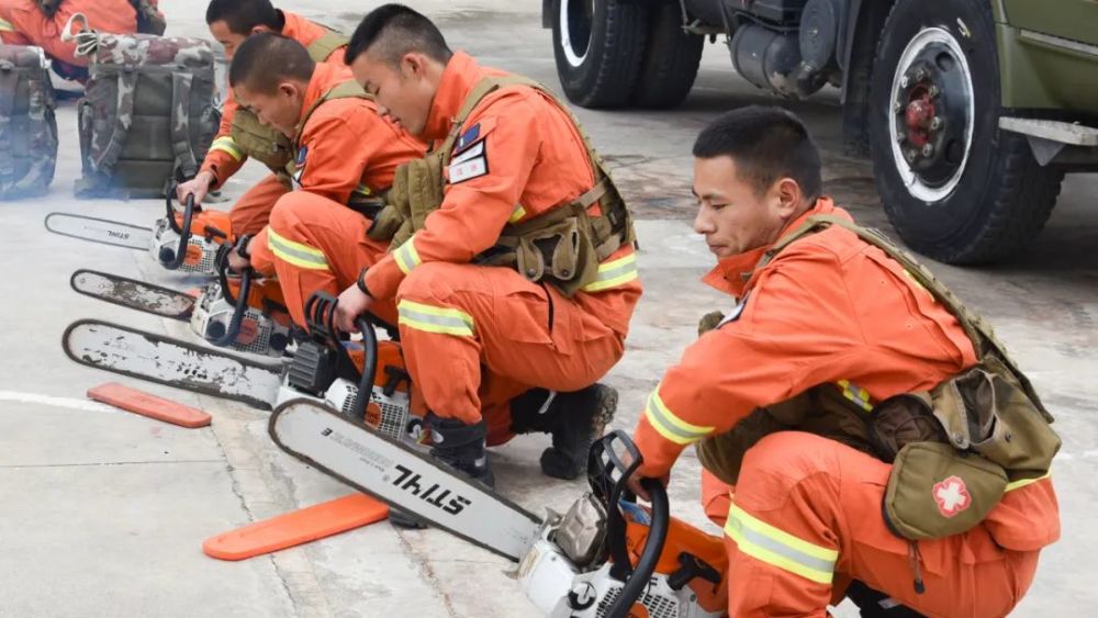 直击基层|预备消防士连续三月获得"训练标兵"_腾讯新闻