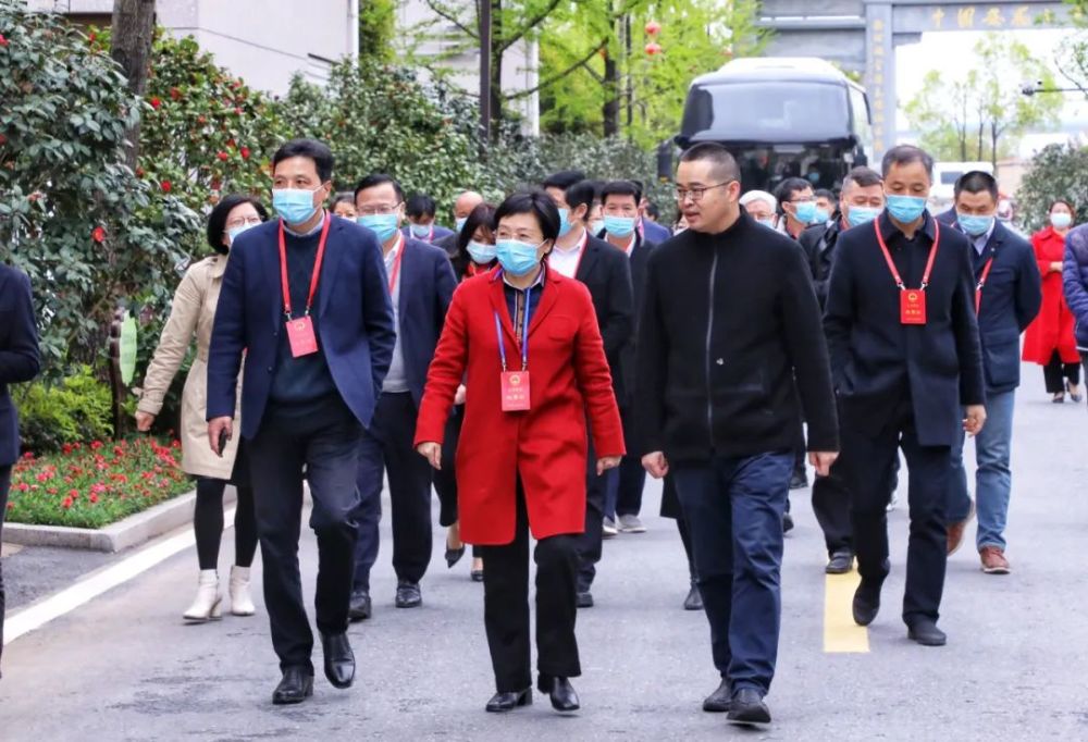 婺城区组织辖区市代表开展市八届人大一次会议会前活