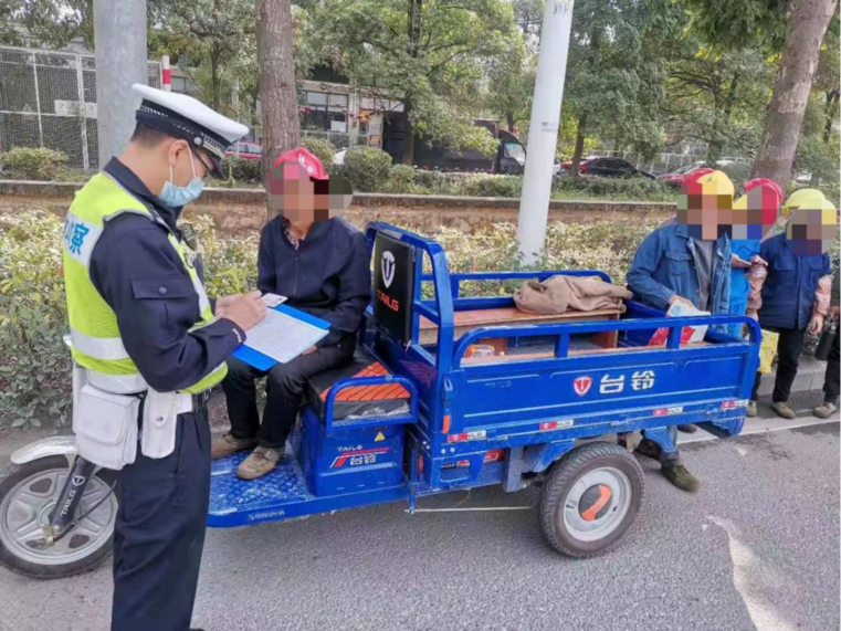 不能坐電動三輪車不是載客車輛