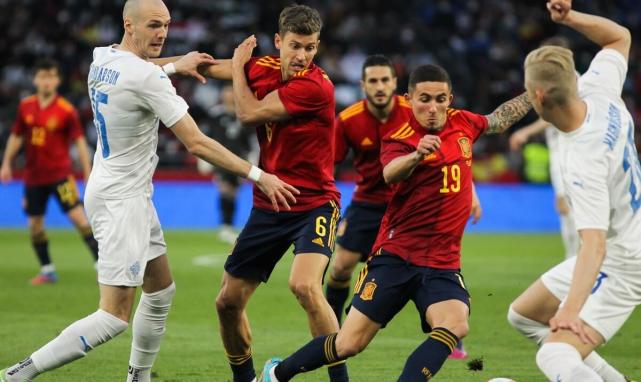 从比赛的过程来看,西班牙队可以说是碾压对手,开局阶段,他们就占据了