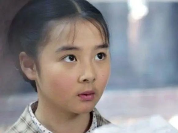 还记得《少年包青天》中的小狸吗?放弃演戏,14岁就火了