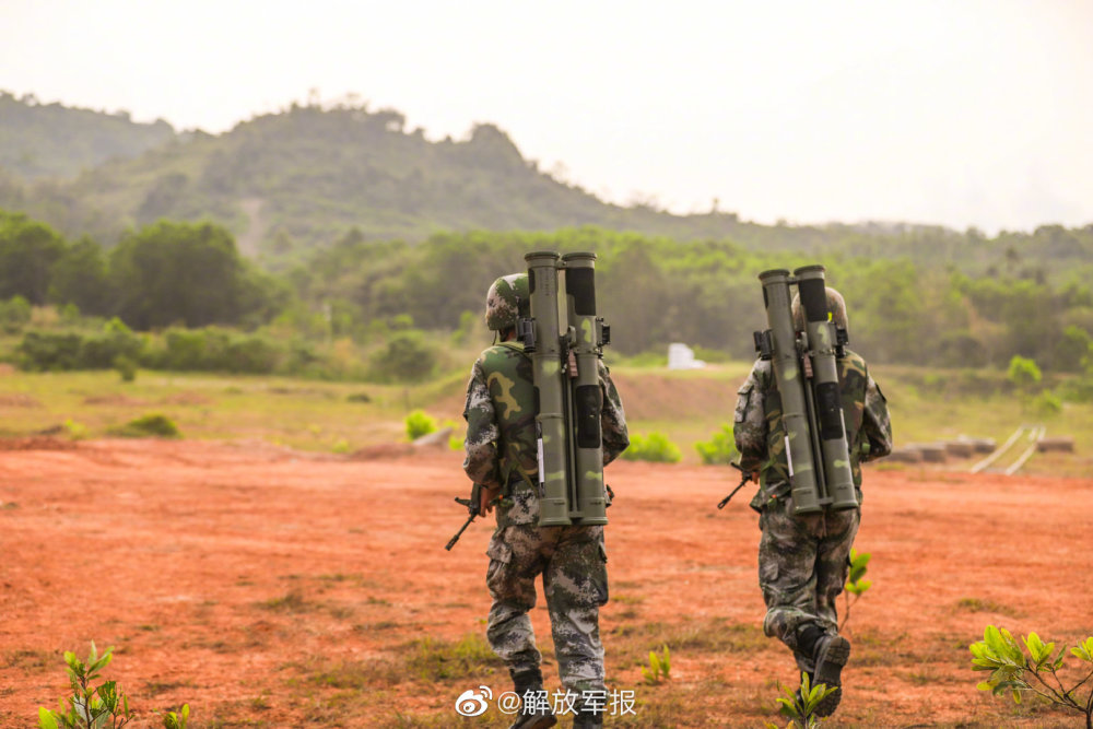 火力超强 看超燃重火器实弹射击 腾讯新闻