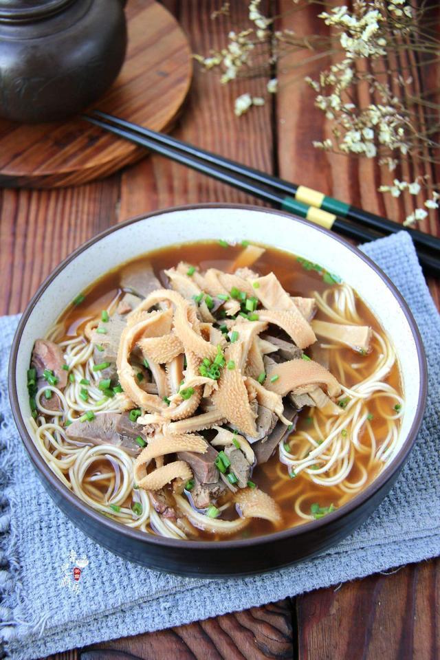 一碗羊杂面,这也是老陕人的阳春三月 图/网络无论是配羊杂,羊肉还是