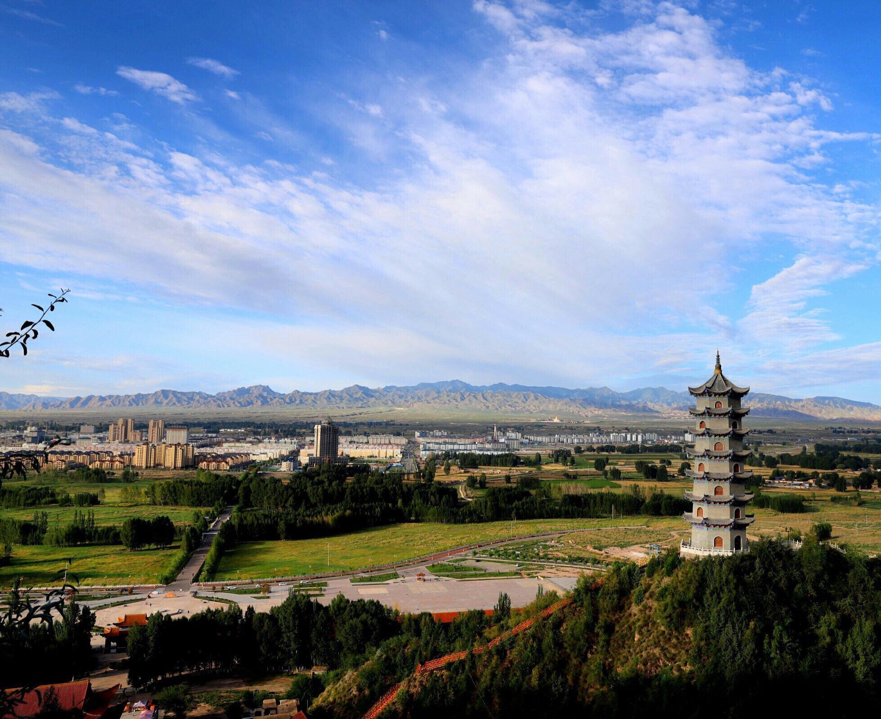 永昌县城北武当山,是一处独有西北壮丽山色及丰富宗教底蕴的圣地.