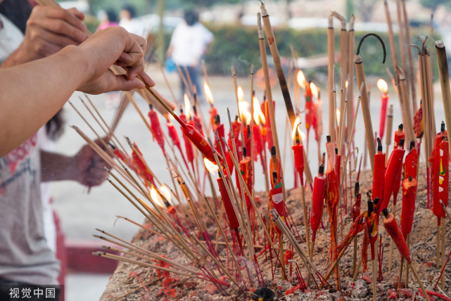 "祭如在,祭神如神在 子曰"吾不与祭,如不祭"当我们烧香敬老祖宗的