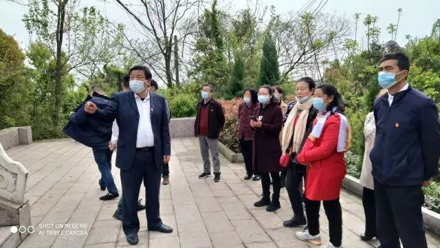 昨日对越自卫反击战花湖籍英雄刘恩松烈士碑前举行了文明祭扫活动