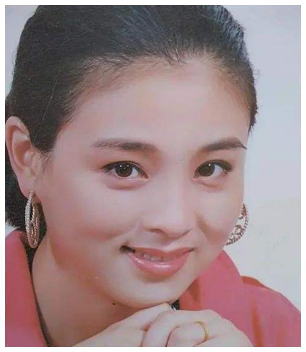 赵明明:刚出产房被离婚,单亲妈妈二十多年,却只是人前风光