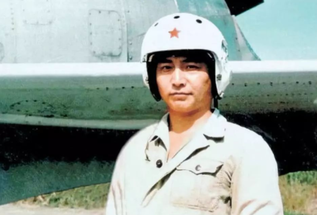 南海烈士王伟坠机案,黑匣子录音让国人泪目,21年我们从未忘记