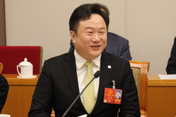 1993年银川空难,12岁男孩王嘉鹏双腿截瘫,如今怎么样了?