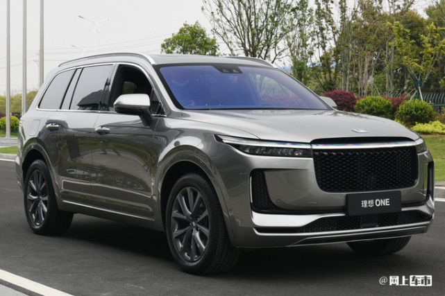 理想one是一款增程式中大型suv,nedc综合续航里程1080km.